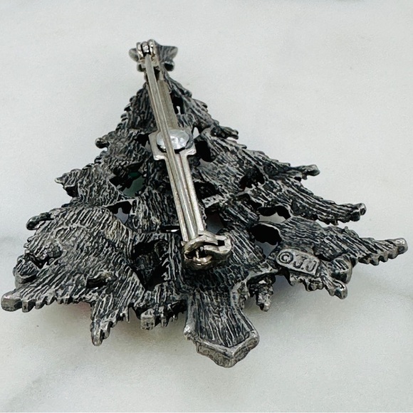 Vintage JJ Jonette Christmas Tree Brooch Pin with Colorful Gems and Star Topper - Picture 5 of 11